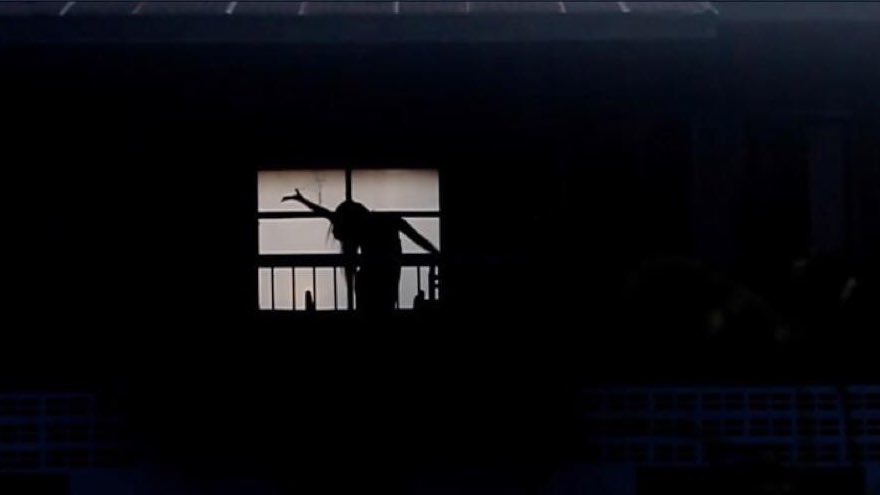 อ่านเรื่องความหลอนของกองละครเวที ‘วิปลาส’ ได้ที่อันนี้เลย เหมือนว่าต้นทวิตจะหายไปแล้วแต่ยังมีเพจนี้แคปไว้อยู่ เตือนก่อนว่าหลอนมากกก

facebook.com/media/set/?set…