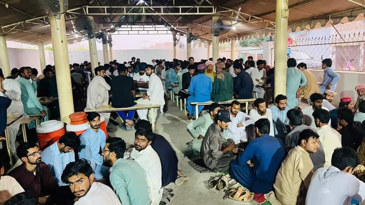 Abubake86428180's tweet photo. ڈیرہ غازی خان:
سابق مشیر صحت پنجاب محمد حنیف خان پتافی
کا موسی خان فاؤنڈیشن کے زیر اہتمام ڈی جی خان پل ڈاٹ اور چوک چوہٹہ لنگر خانہ کا اچانک دورہ ۔
@PTIDGKOFFICIAL
@ImranKhanPTI.
@MHKPitafi
موسی خان فاونڈیشن ڈی جی خان کے غریبوں کا سہارا
#Insha_Allah #mpa289 #DGKhan https://t.co/OfdL2QSfIh