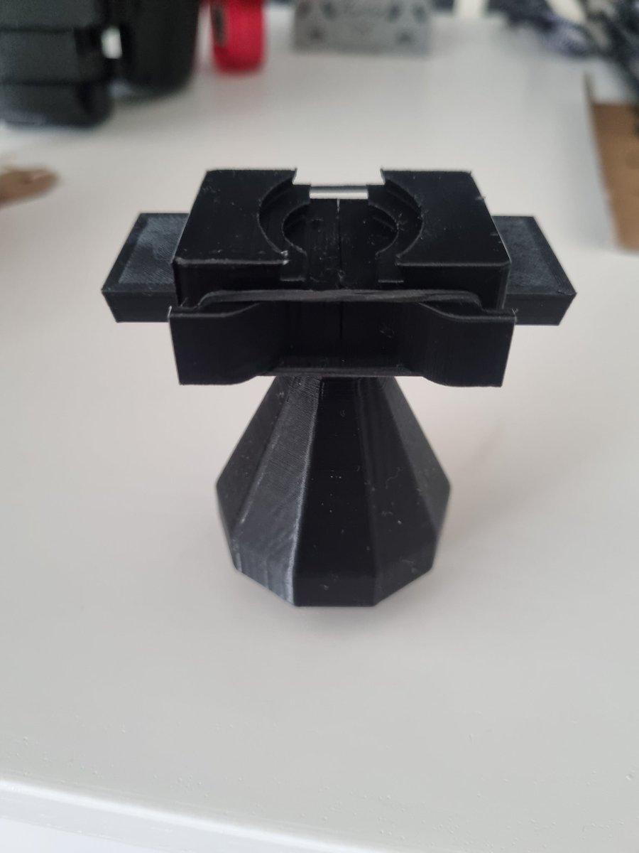 HamsterPrints's tweet photo. New paint handle! Should make painting easier #3Dprinting #warhammer40000 #WarhammerCommunity https://t.co/WJpmQlKImv