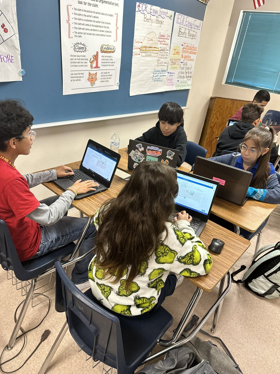 PNevarez03_JHS's tweet photo. 6th Grade Hawks getting ready for STAAR📚📖📝 https://t.co/RxaxaVmk4I