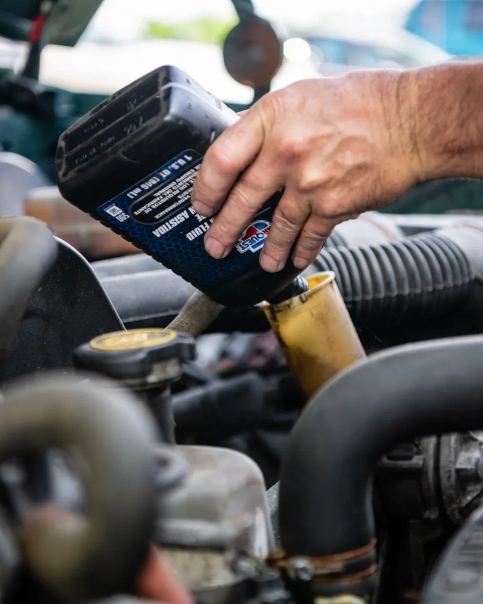 LakeRidge_Auto's tweet photo. Spring is in full swing, which means that it’s time for some spring cleaning! Let our team take care of your vehicle this season with fresh air filters and an oil change. 🌷 #LakeRidgeAutoCare #LakeRidge #CarRepair #TireRepair #TireService https://t.co/wbWFIMA0wc