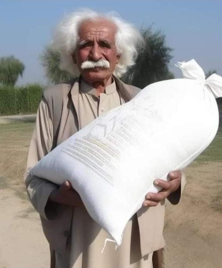 اگر امریکہ اپنے ملک میں مفت آٹا فراہم کرتا تو آج آئن سٹائن کو پاکستان نہ آنا پڑتا ۔
شکریہ شہباز شریف😂