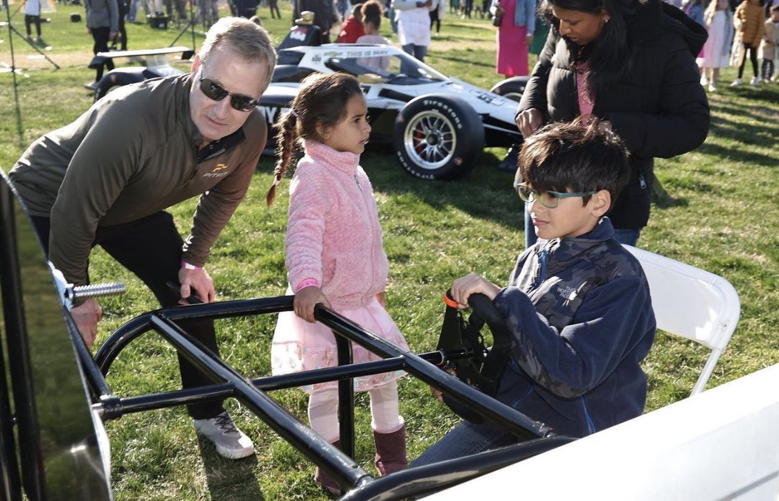 PitFitInc's tweet photo. Amazing experience with @IndyCar and @AlexanderRossi showing thousands of youngsters how to train for racing at the @WhiteHouse . Great to showcase @Senaptec strobe goggles and ball drills to the kids! #pitfit #pitfitprepared #easter https://t.co/kfaZOJcSd5