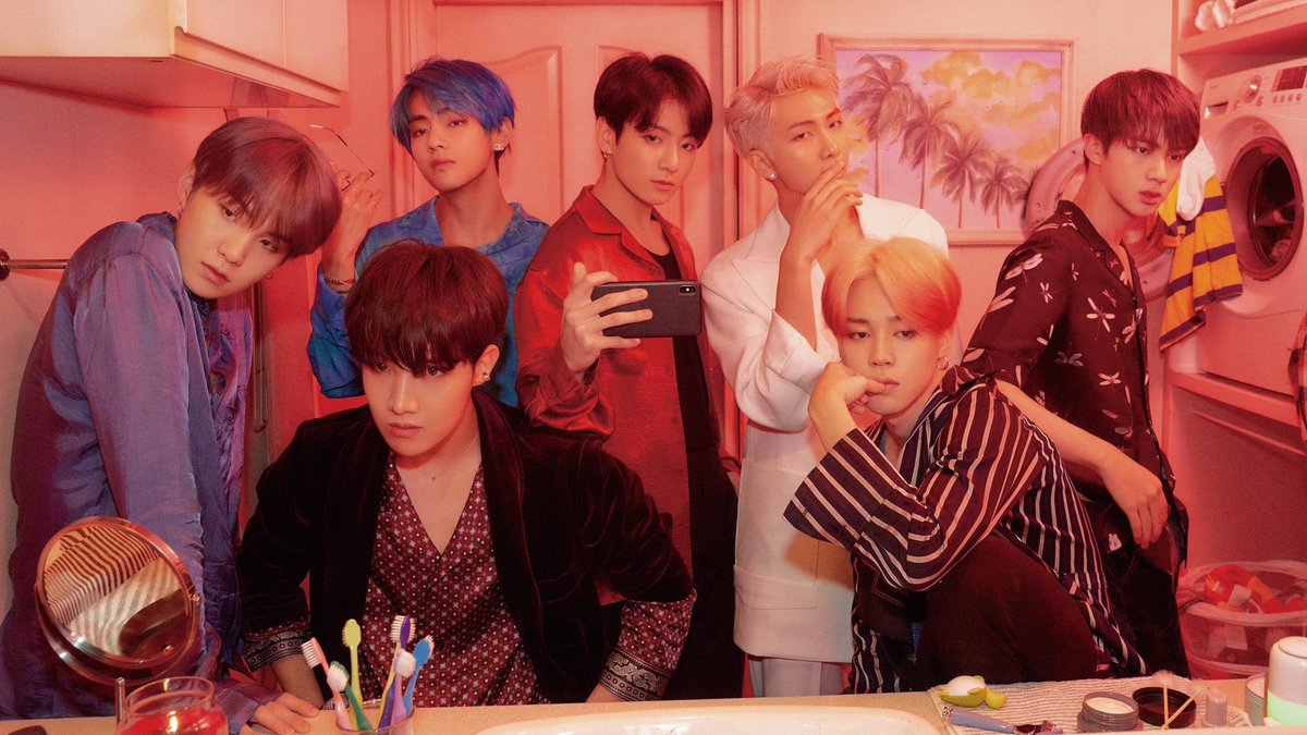 updatecultura's tweet photo. Há 4 anos, BTS lançava “Map Of The Soul: Persona”.

Tendo as psicanálises de Carl Jung como conceito, o aclamado álbum trouxe o hit “Boy With Luv (feat. Halsey)” que sozinho já soma mais de 2 BILHÕES de streams. https://t.co/BrsYx3h0Jb