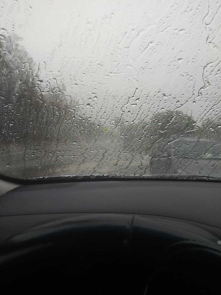 DemGooniies's tweet photo. I picked the wrong day to go out to lunch. But rainy days are better then HOOOOT days in Miami. https://t.co/I6MCPIwvj8