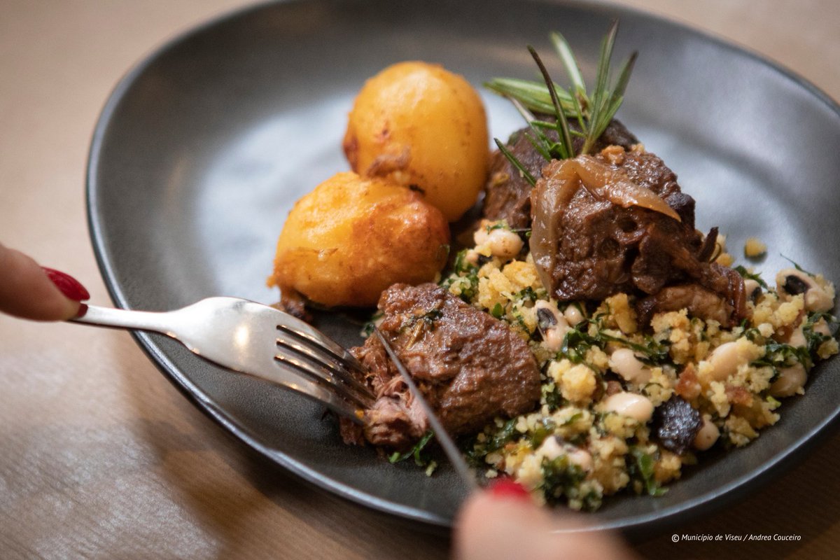 Viseu volta a brilhar no Prémio Cinco Estrelas Regiões 2023 com a distinção dos seguintes representantes:

📷 LINHO DE VÁRZEA DE CALDE - Artesanato
📷 VITELA À LAFÕES - Cozinha Tradicional Portuguesa
📷 FEIRA DE SÃO MATEUS - Festas, Feiras e Romarias

#viseu