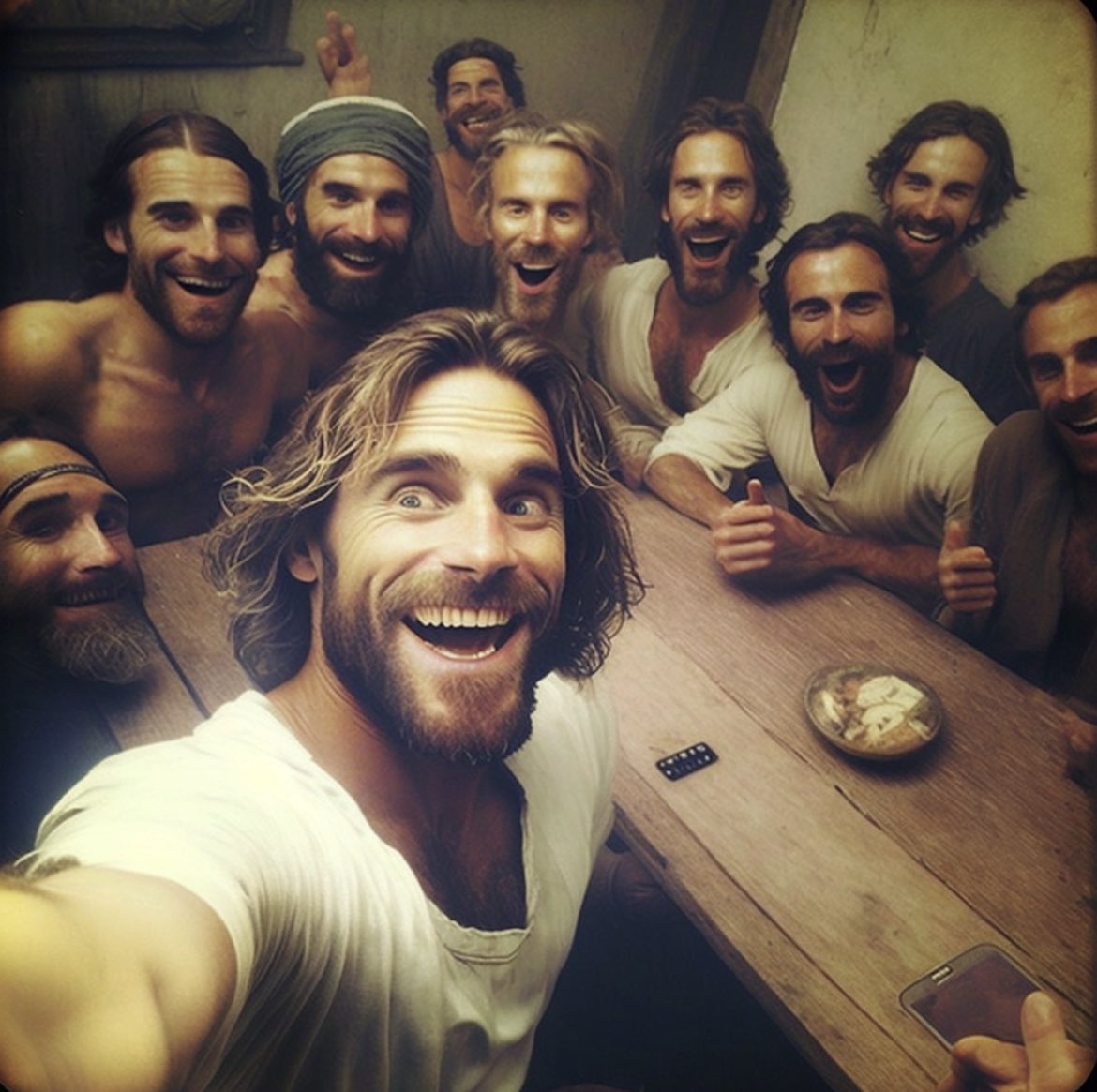 nocontextmemes's tweet photo. Jesus taking a selfie at the Last Supper https://t.co/20hBJpED0Z
