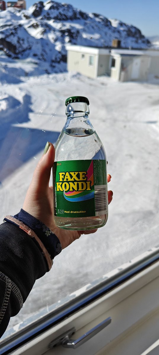 Når man er i Grønland, er man jo nødt til at gå ned og hapse nogle af dem her og mindes <a href="/Fodboldpodcast/">Fodboldministeriet</a> . <a href="/StureSandoe/">Sture Sandø</a> <a href="/ChristianWolny/">Christian Wolny</a>