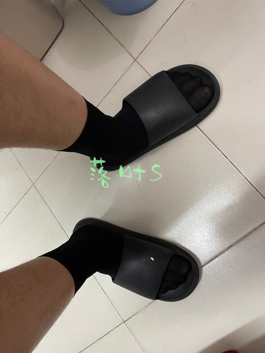 KunMaster_S's tweet photo. 粗腿+黑丝+球鞋🙃
#S #黑丝袜 #球鞋 https://t.co/0kwjCnYAUp