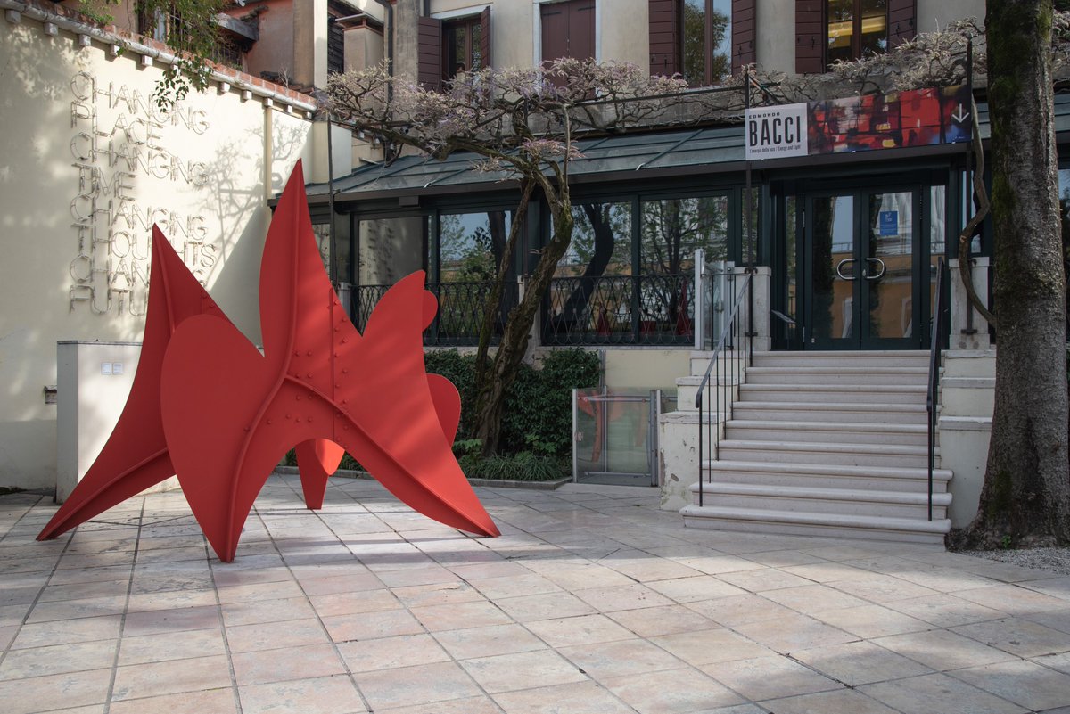 GuggenheimPGC's tweet photo. #BacciRoomTour – THE ENTRANCE 💥Pronti, partenza, via 🚀 Inizia oggi il nostro viaggio negli universi cosmici di Edmondo Bacci:

#EdmondoBacci
#PeggyGuggenheimCollection https://t.co/P15sXNlAQf