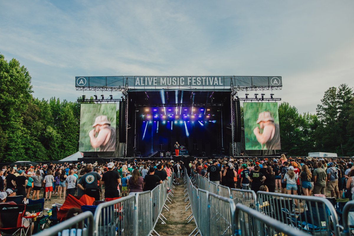 AliveFestival's tweet photo. #AliveFest veterans: What’s some advice you’d give to first time attendees on having the best time at Alive? Answer in the comments 🙌 https://t.co/e8NjOL5ZPP