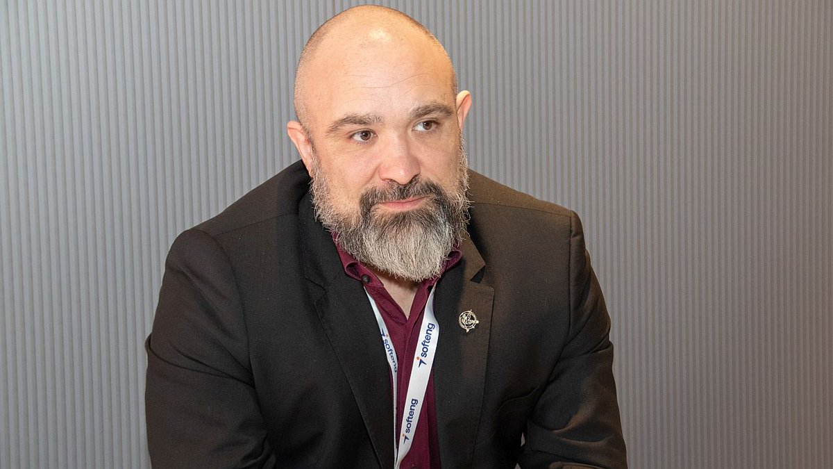 CSOspain's tweet photo. Charlamos con @afernandesvigo, #Hacker ético y experto, divulgador, CISO y miembro de la Comisión Europea (CE) en #Ciberseguridad, sobre la situación actual del ciberespacio, regulaciones y últimas tendencias de #seguridadTI. https://t.co/YFK2OjbPd8 https://t.co/oCK38AzWXY