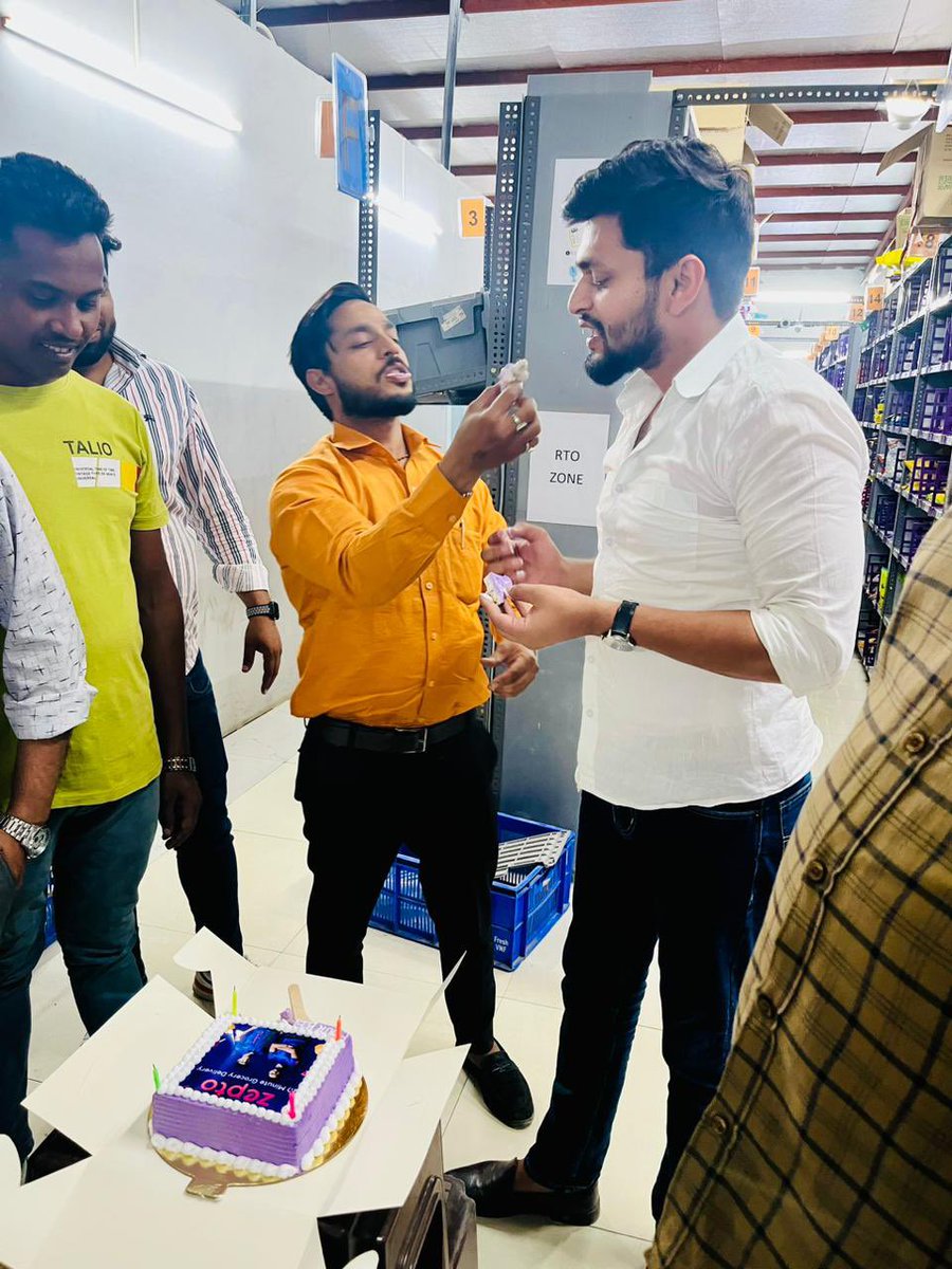 arunik507's tweet photo. πI felt very good today my franchise patner company Zepto supported me so much that in just 43 days I got 1000 orders cross from my dark hub Thankyou so much zepto team.βΊοΈ #zepto #grocery #darkhub #Aaditpalicha #zeptoteam #arjunsingh https://t.co/5WxnCAIEIp