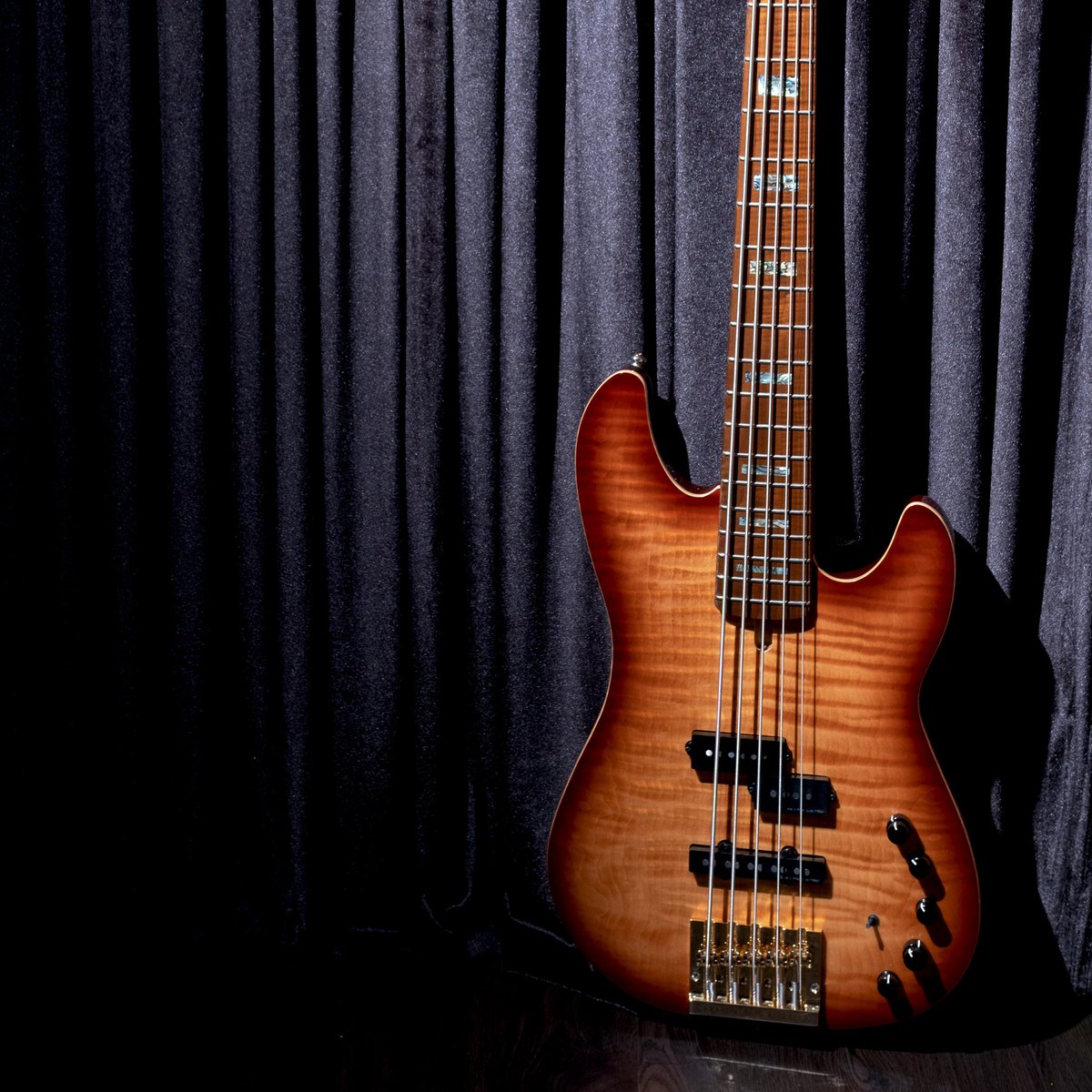 sireusaofficial's tweet photo. Experience the joy in the unbreakable solid sound, style, and playability of our Sire P10dx. Grab your premium bass now at any Sire dealers near your area.
#JoyOfMusic #SireP10dx #MarcusMiller #SolidSire https://t.co/Fj9raQxdnZ