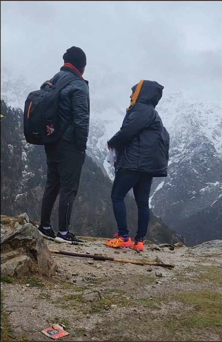 pramanick_sonu's tweet photo. Climbing the hills and valleys in open air, our lovely moments, now we can share @TheRashamiDesai @rupal_desai 
#RashamiDesai 
#Rashamians https://t.co/ACjBmXM0dG