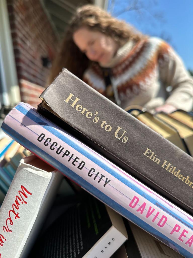 TaraHackMusic's tweet photo. Here’s to us and here’s to love 💕 #Love #Books #Music #Reading #TaraHack #NewMusic #LivePerformance https://t.co/3dhXSbYORs