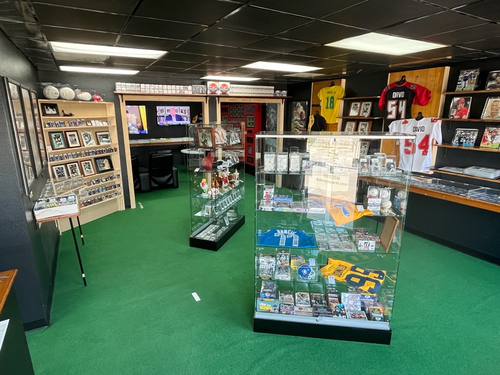 Take a look inside the new store at 1023 E. 23rd St. in Fremont. We're open until 8 tonight. #sportscards #sportsmemorabilia
#sportscollectibles