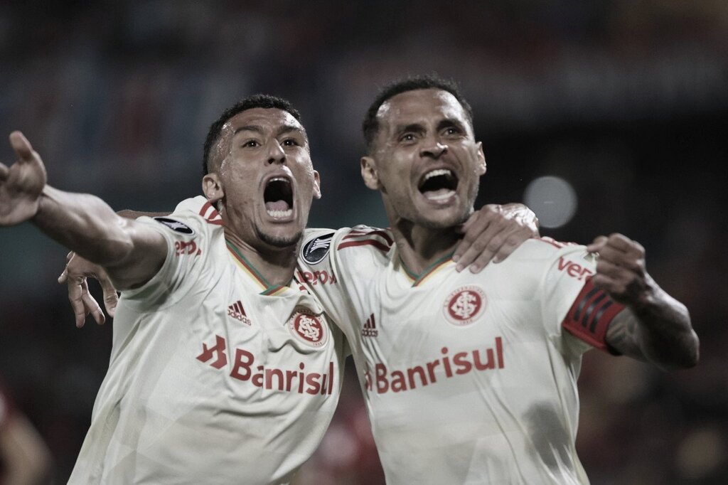 CSA_VAVEL's tweet photo. Internacional x CSA AO VIVO: onde assistir ao jogo em tempo real pela Copa do Brasil https://t.co/YnDnPZ67YT https://t.co/wcicvaOZyI
