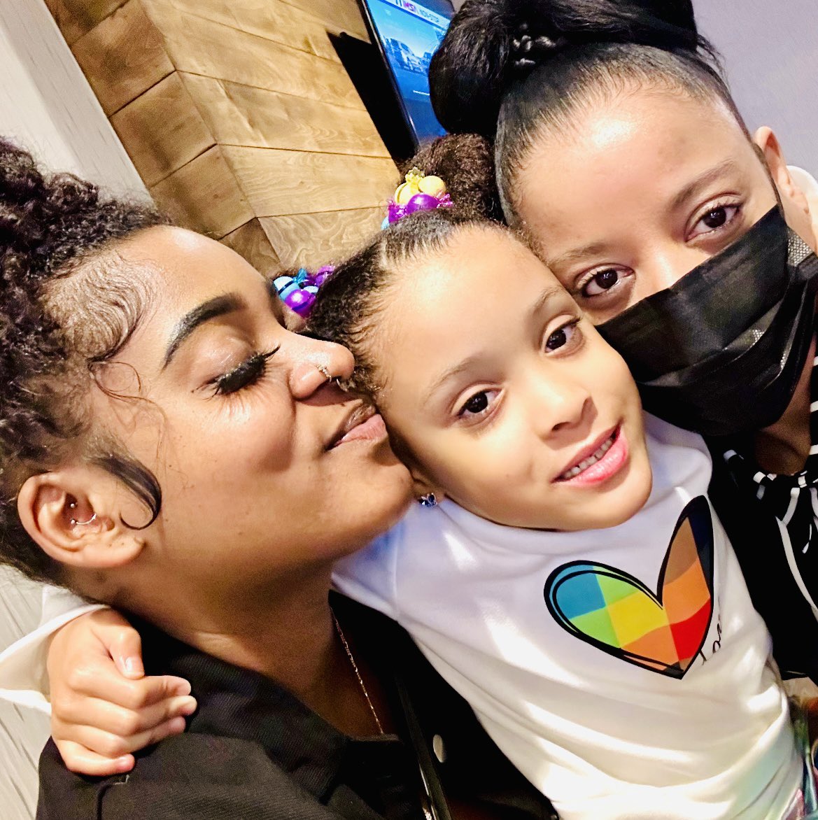 BK4SURE's tweet photo. @JohnDBeckTV @Nickelodeon @GabrielleNGreen @ItsMeTiffD @TommyHobson @LittleOne126 @angelhobbss @willpackerprods @willpowerpacker @alittlerandi @Scatter @EmilyMcWinter @oshen9 @smallBritney We are #TeamLayLay #thatgirllaylay 💕 https://t.co/Lu2WPwk8ZZ
