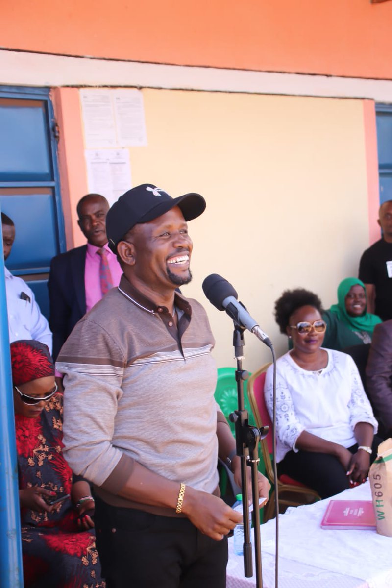 HammerHamm026's tweet photo. Food security is one of My primary goals, which I hope to achieve by empowering farmers with affordable and high-quality agriculture inputs. I continued to distribute free seeds to farmers in the Endebess Sub-county in order to fill the gap in this planting season https://t.co/ih6X8a5UQV