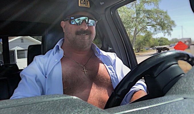 LUNCH BREAK https://t.co/RJzwChv6BO