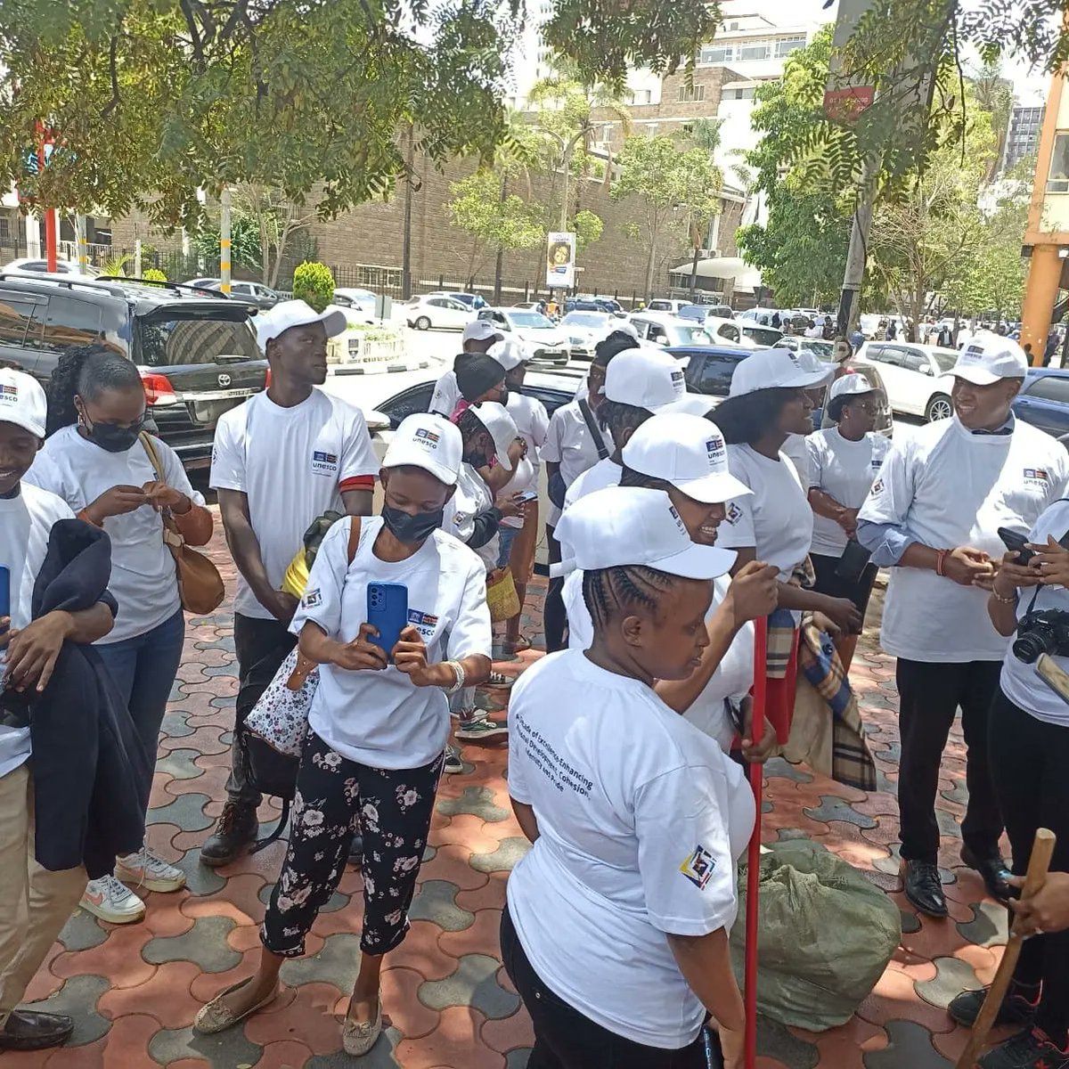 PollyFoundation's tweet photo. Our MD @OdhiamboOlela attended the pre-commemoration event of the KNATCOM 10th Anniversary in partnership partnered with @UnescoYouthKe which was a clean-up activity in the Nairobi CBD.
#OurSharedWorld https://t.co/fxVxXzjvZs