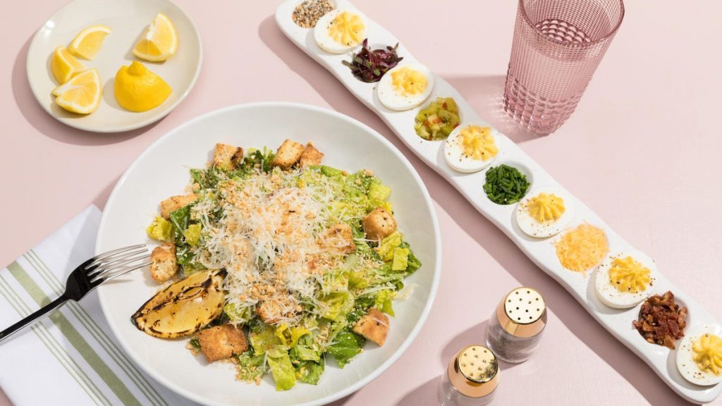 A Louisville Guide Beyond The Kentucky Derby: Where To Stay, Eat, And Drink  

businessdor.com/a-louisville-g…… 

#louisville #louisvillekentucky #foodanddrink #travel #BusinessdOr