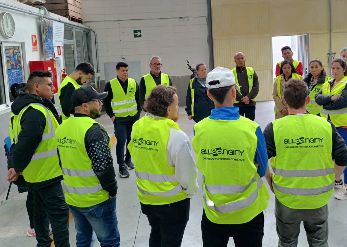 aulaenginy's tweet photo. Finalitzat el Curs d’operador de carretons promogut per l’ @AjTorroella , de l’1 d’abril de 2023. Esteu atents a les noves convocatòries!  Informeu-vos a https://t.co/AjJkOzLgOC. Us esperem als nostres cursos de formació. https://t.co/sLaT6Qf4C5