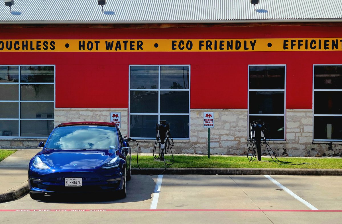 RoschetzkyP's tweet photo. Thanks @rudysbbq off 620! They fixed and replaced their 4, FREE charging stations! The greatest place to get a free charge for lunch. @elonmusk you gotta come eat here! I'll pay 😉#Teslafun #BBQ #Freecharge https://t.co/O9OFb8r8Me
