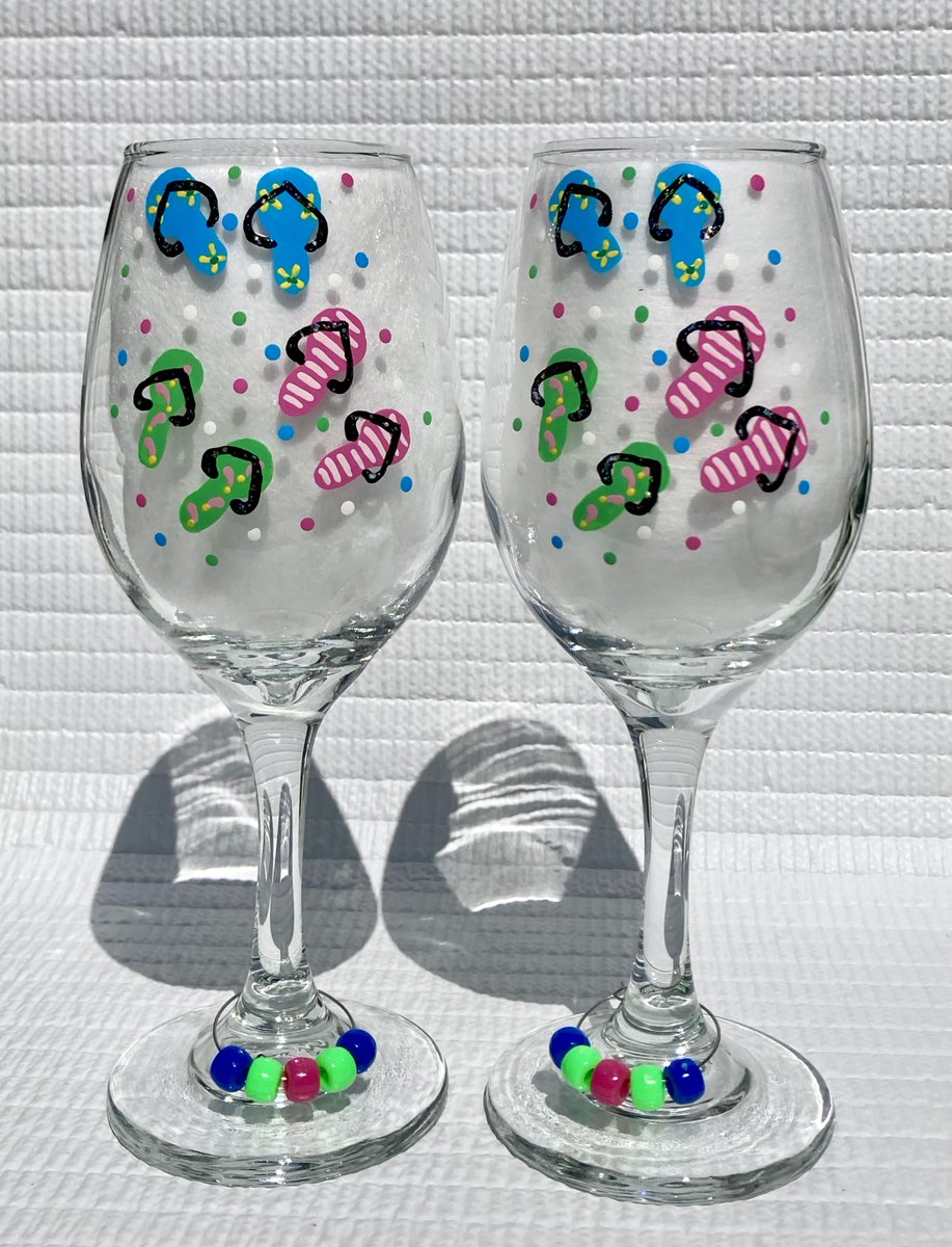 Summer wine glasses etsy.com/listing/145608… #wineglasses #summerglasses #mothersdaygift #SMILEtt23 #flipflops #birthdaygift #partyglasses #paintedflipflops #etsy #etsygifts