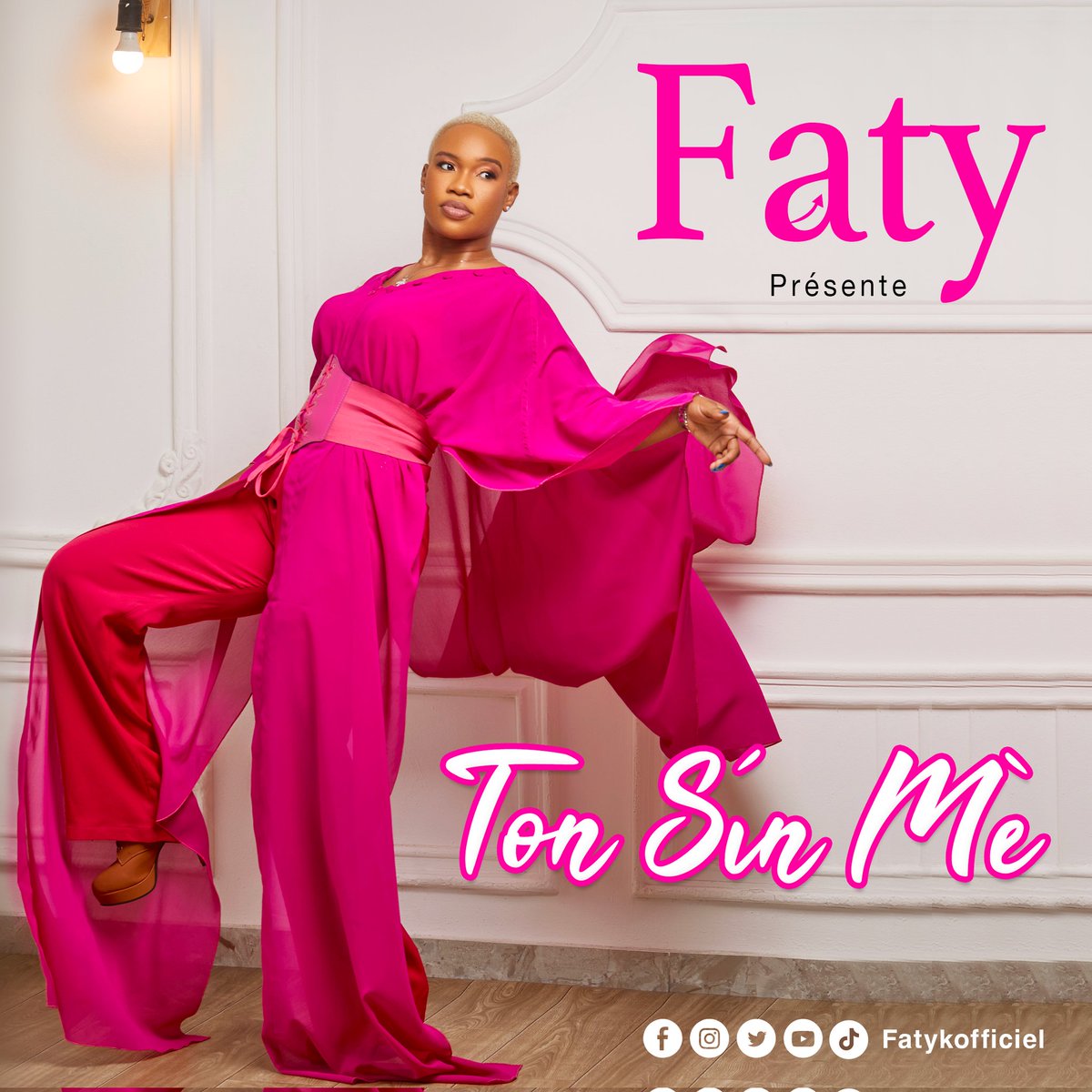 Coucou les #AXƆVI, 👋🏼🔥
#TonSíMè est Out now...👇🏽

youtu.be/vKc6wwOGnG8

#Faty #New #Team229 #MAX_DE_PARTAGE
#NouvellePhotoDeProfil