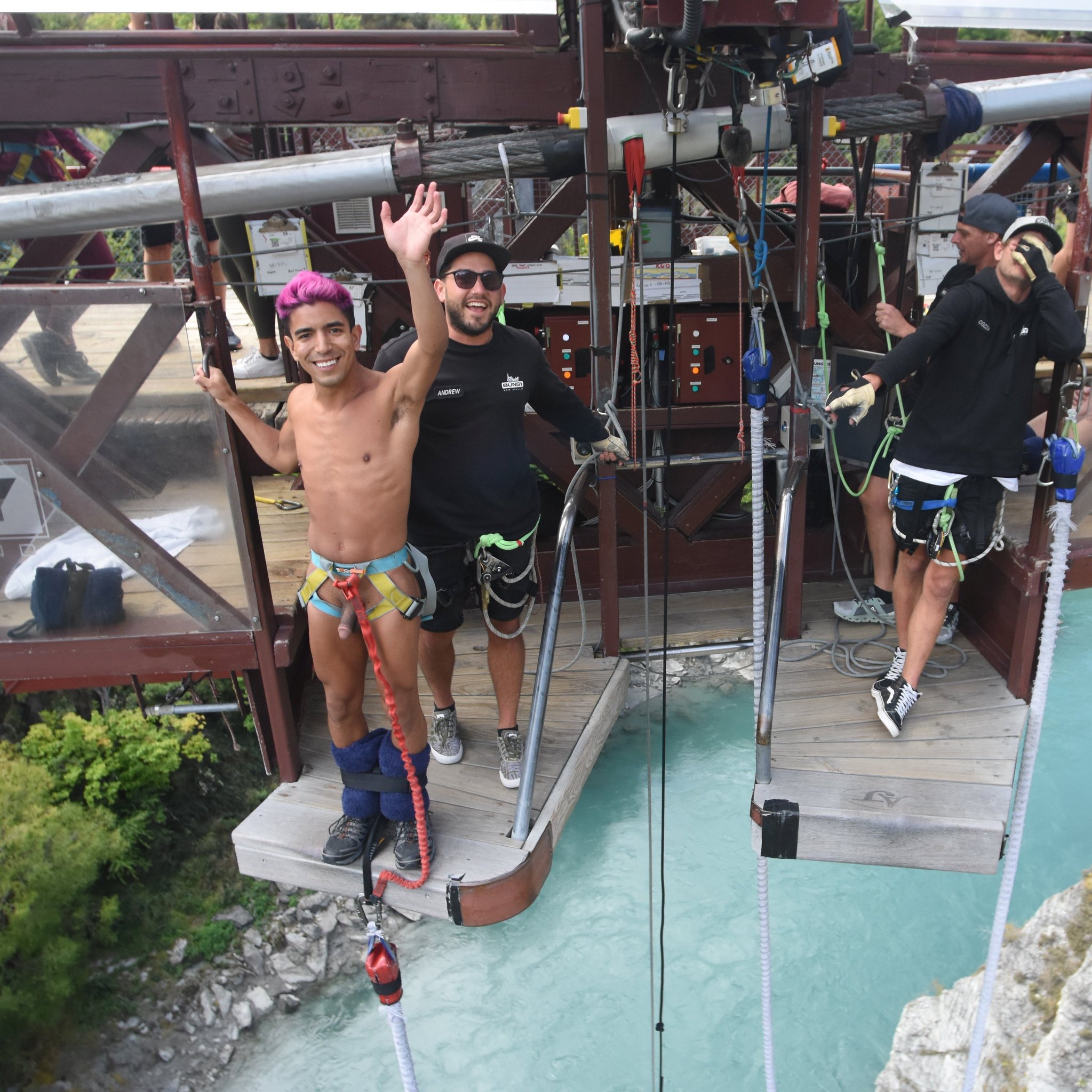Milo Miles on Twitter: "I went naked bungee jumping 😏 https://t.co/KzFwxVfFgn" / Twitter