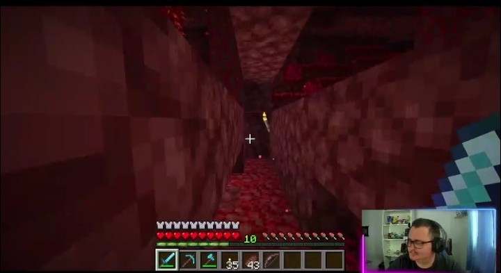 MonkeyDCloud_'s tweet photo. ¿A la tercera irá la vencida o moriremos otra vez? ¡Estamos en https://t.co/CyAIgFuMnj ! #monkeydcloud #streamer #twitch #minecraft #Minecraftbuilds https://t.co/8tNZePrdoM