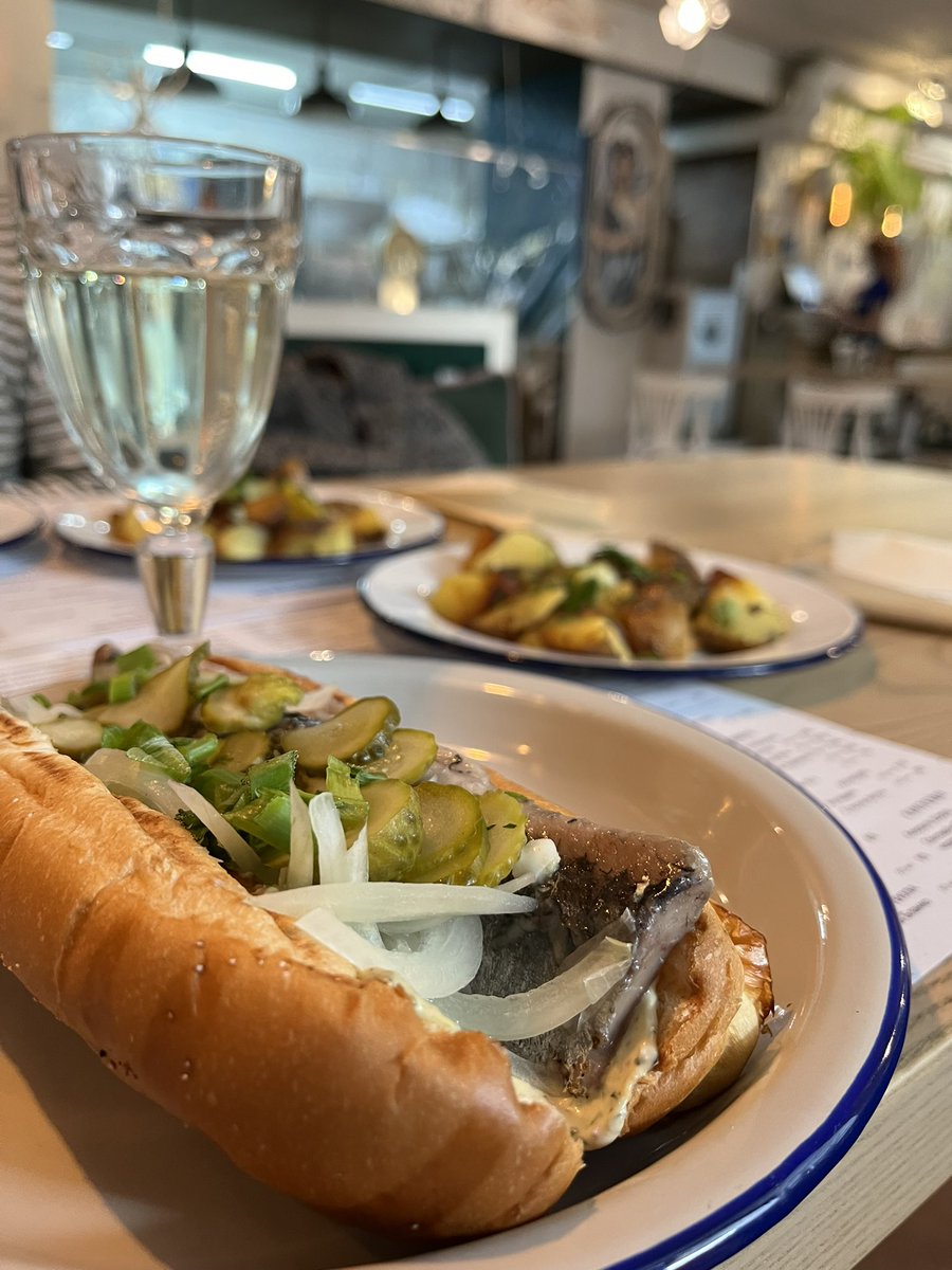 пані ворона tweet media