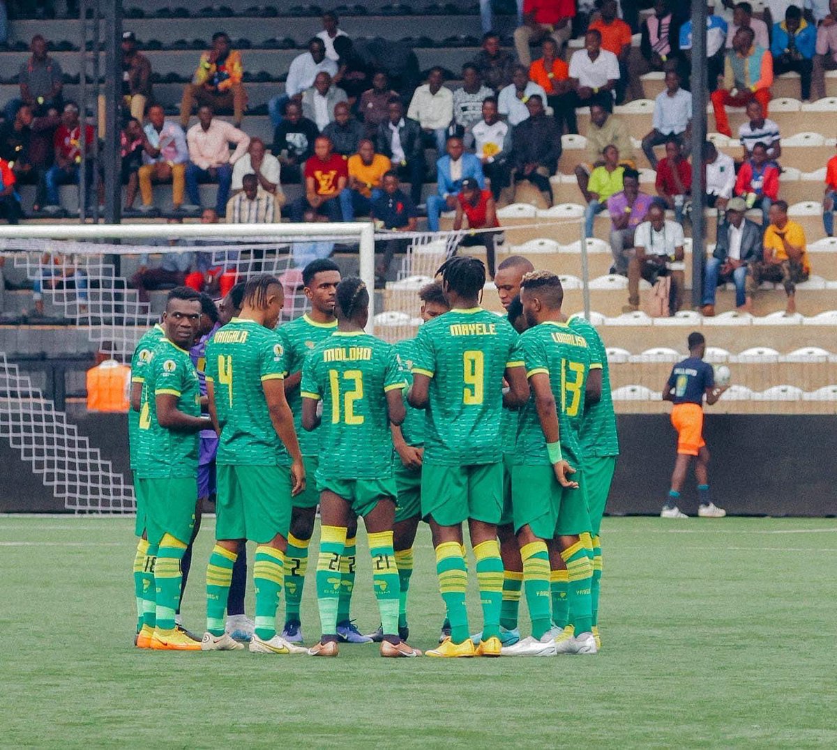 fumbokhanJr's tweet photo. Yanga wanapiga Mpira mpaka Naanza Kuogopa Hiyo Tarehe 16.

Nabii Akisimama tuuu, Simba tumeisha. https://t.co/RRFWWRp2nD