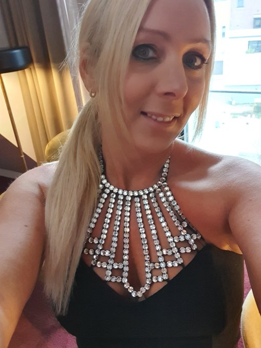 Sch&ouml;nen Abend zusammen. Jetzt gehe ich gleich schick Essen bin eingeladen auf ne Party. Was stellt ihr<a href="/tag/selfie"class="tags"><span>#selfie</span></a><a href="/tag/blond"class="tags"><span>#blond</span></a><a href="/tag/partygirl"class="tags"><span>#partygirl</span></a><a href="/tag/blondine"class="tags"><span>#blondine</span></a><a href="/tag/singles"class="tags"><span>#singles</span></a><a href="/tag/annabelmassina"class="tags"><span>#annabelmassina</span></a>