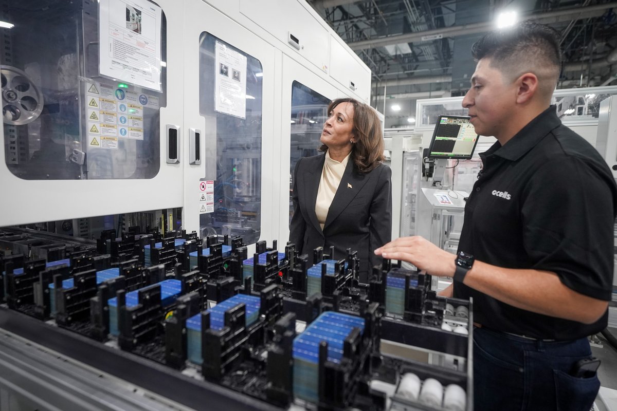 VP46Archive's tweet photo. America is a nation powered by the ambition and aspiration of her people.

Alan and the other workers I met at the solar manufacturing plant in Dalton, Georgia are helping us build a clean energy future. https://t.co/bfTuVc4k6g