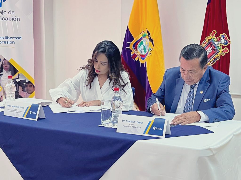 Uni_Indoamerica's tweet photo. 🗣️|#Indoamérica firma✍️ #convenio con el @ConsejoComEC con el fin de generar acuerdos relacionados con actividades académicas en las áreas de #Investigación, #ProducciónCientífica, vinculados con el desarrollo y promoción de los derechos de la #información y #comunicación. 👏💪🙌 https://t.co/cMnyAqWAIA