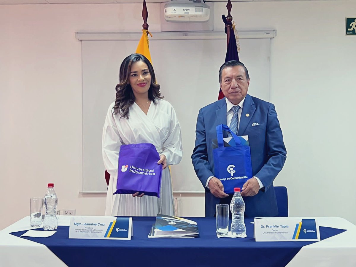 Uni_Indoamerica's tweet photo. 🗣️|#Indoamérica firma✍️ #convenio con el @ConsejoComEC con el fin de generar acuerdos relacionados con actividades académicas en las áreas de #Investigación, #ProducciónCientífica, vinculados con el desarrollo y promoción de los derechos de la #información y #comunicación. 👏💪🙌 https://t.co/cMnyAqWAIA
