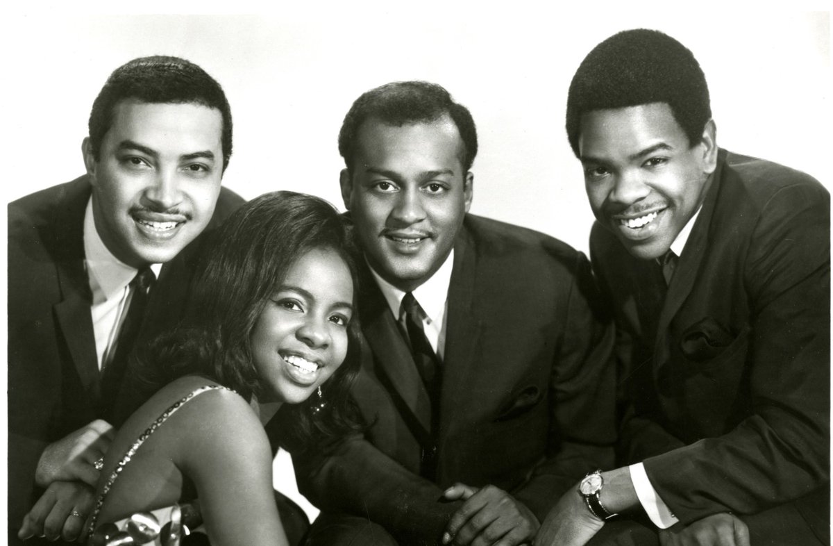Spanning60Years's tweet photo. Gladys Knight & The Pips! At this point, I think Gladys is the only one still alive (and still looking good). #BuddhaRecords #BlackMusic #ForgottenGroups #RememberBlackMusic #BlackMusic https://t.co/UgEkKo2cxO