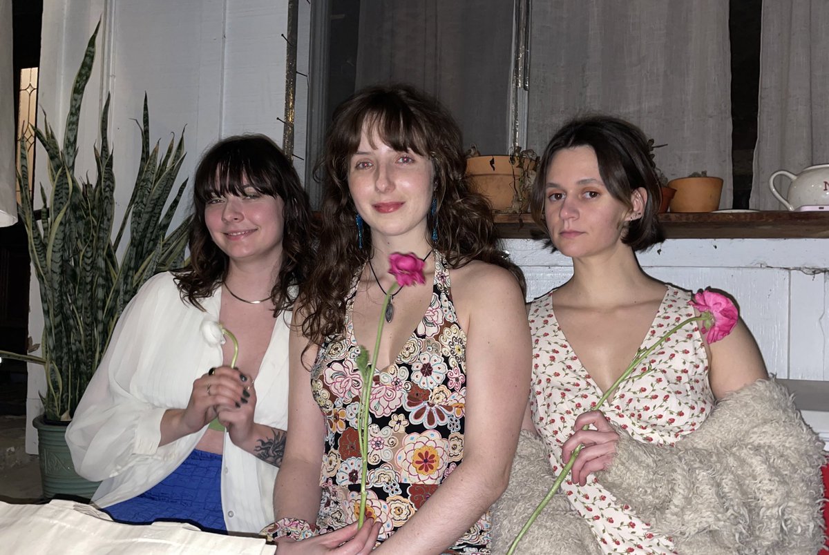 CurrantJam_pub's tweet photo. Meet the #CurrantJam editors: 
Marie Claire Marchant - Art Director and Editor 
Emily Ann Zisko - Poetry and Literature Editor (and tweet master) 
Brooke Hallie Metayer - Features Editor https://t.co/r0lww6Ky10