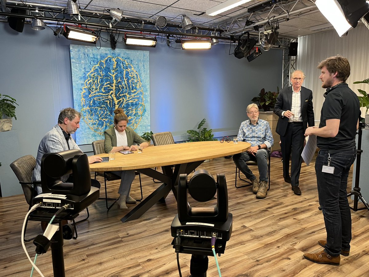 Bas Bloem on Twitter: "Klaar voor de uitzending van #ParkinsonTV
