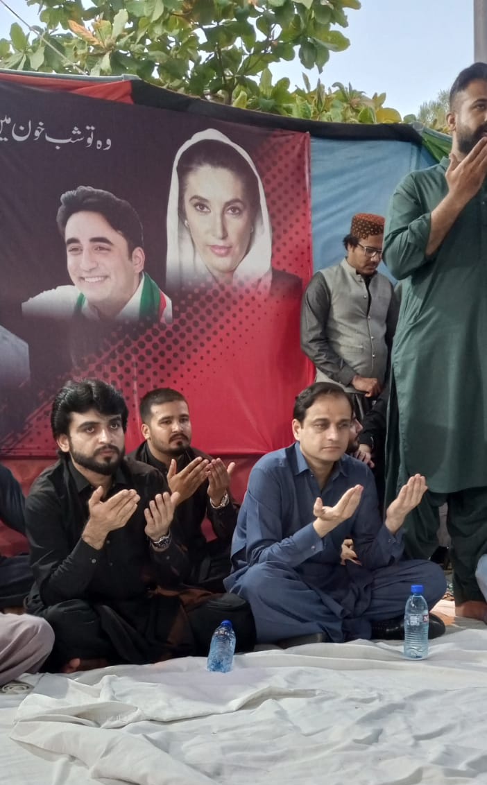 JamshedAlamKha5's tweet photo. Thankyou PSF Karachi for showing up in that huge number to pay tribute to #ShaheedNajeeb ❤️ https://t.co/EYOJC0E3HZ