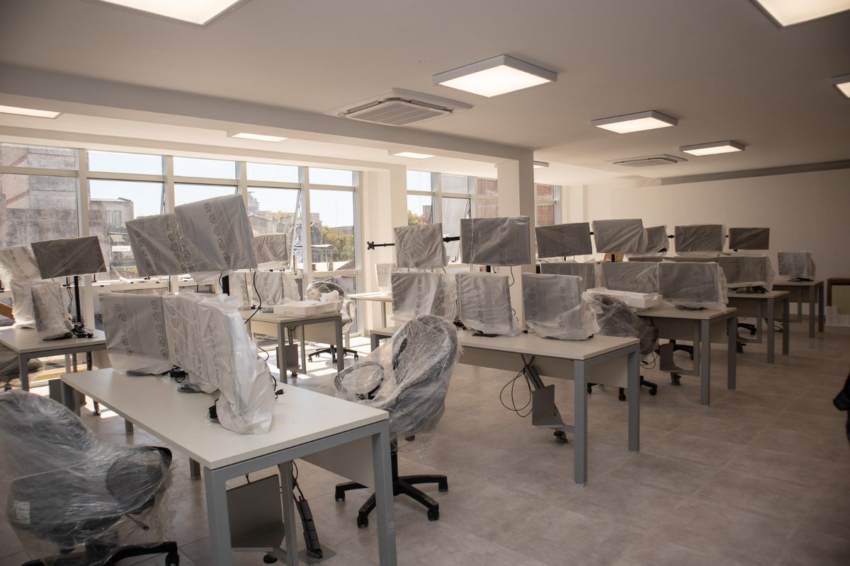 Además, recorrimos los avances del nuevo edificio del #CIO sobre calle Córdoba, próximo a inaugurarse, que contará con un nivel de tecnología superlativo, quintuplicando la capacidad operativa y apostando a la formación de recurso humano.