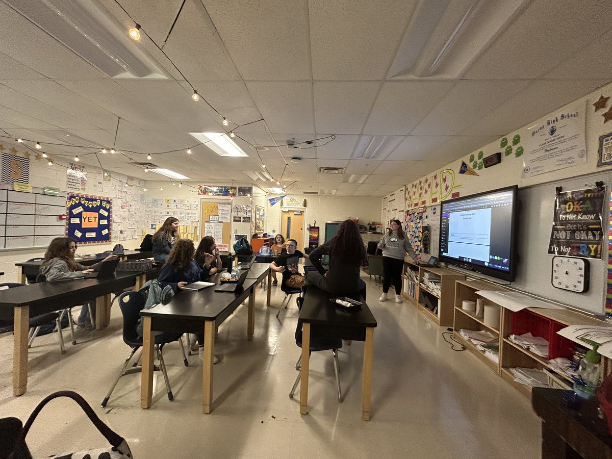 KarnsMS_Library's tweet image. These precious students asked if they could eat lunch and do TCAP review in the AVID room. 🤓