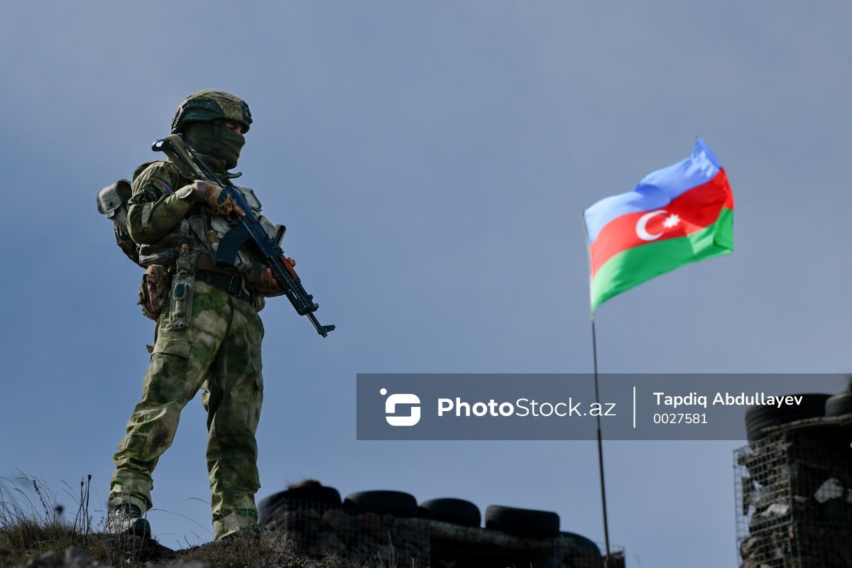PhotoStockaz's tweet photo. 🇦🇿 Allah ordumuzu qorusun! 🇦🇿
#əsgər #azərbaycanəsgəri #qəhrəman #igid #ordu #azərbaycanordusu #dəmiryumruq #photo #Stock #Azerbaijan #Karabakh #KarabakhisAzerbaijan #QarabağAzərbaycandır #battle #soldiers #ARMY #StopWar #war #Qarabağ #şəhid #martyr #laçın #təxribat https://t.co/WkQUmyiMgz