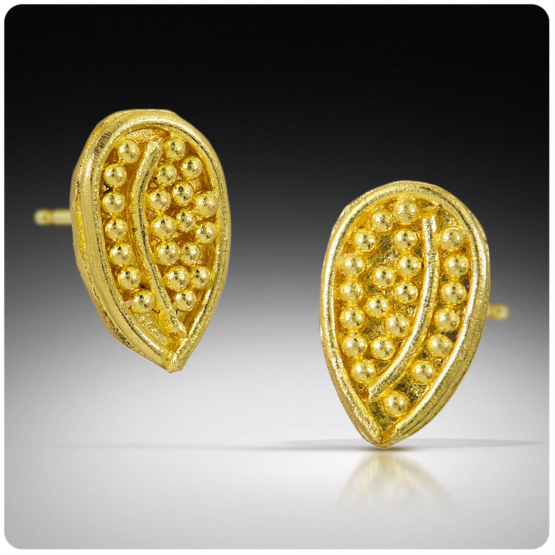 nancytroske's tweet image. Tiny leaf studs 22K #granulation #leafearrings #tinystuds #22K #highkaratgold #postearrings #ancientinspiration #ancienttechniques#studearrings #goldsmith #handfabricatedjewelry #uniqueearrings
