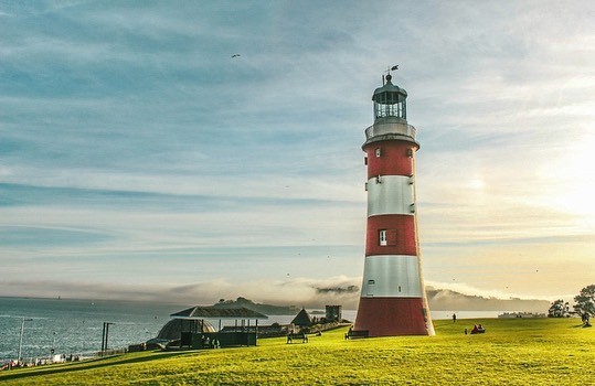 VisitDevon's tweet image. One of Devon&apos;s most famous sights🌊 
📍 Smeaton&apos;s Tower, Plymouth
📸 by justthingsonfilm on Instagram