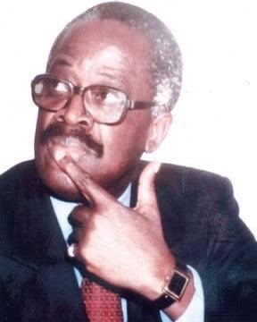 Prom_Ivoire's tweet photo. Connaissez vous le fondateur du RDR 🇨🇮

Il s'agit de Georges Djéni KOBINA née en 8 août 1937 à Gagnoa originaire de Transua, une ville des abron. 
Certaines sources le font venir de Bassam, cela est dû au fait que sa mère s'est remarié à un n'zima et Djeni a vécu dans cette nouvelle famille à Gagnoa, lieu où travaillait son beau père. 
Après avoir fait de brillante études en France, il fut secrétaire général du PDCI RDA ensuite il créa son propre parti le Rassemblement des républicain( RDR).
Malheureusement, il décède le 19 octobre 1998 et le président Alassane Ouattara succédera à ce digne fils de Transua (Bondoukou ).
Une statue existe à l'entrée de Williamsville en son honneur.

Rip FAMA