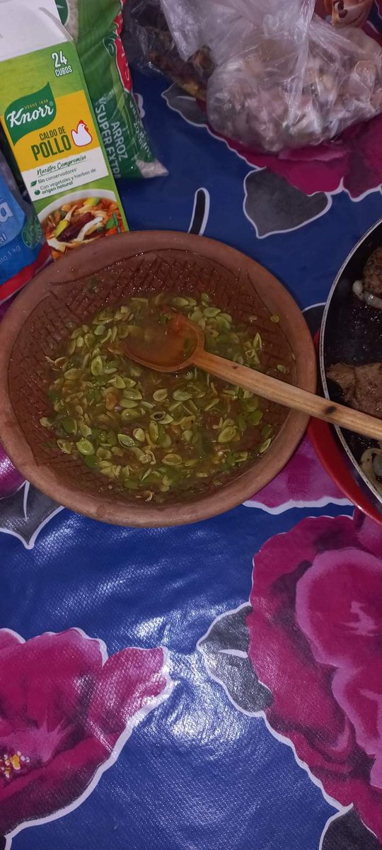 TinyPeach15's tweet photo. Una rica comida recién levantada  😋 https://t.co/uSH0U9ow1Z